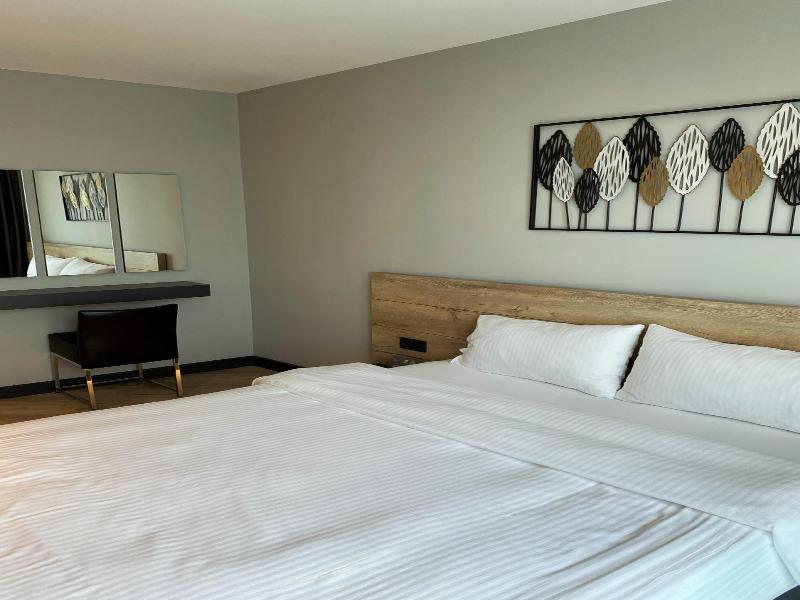 Z Suites image