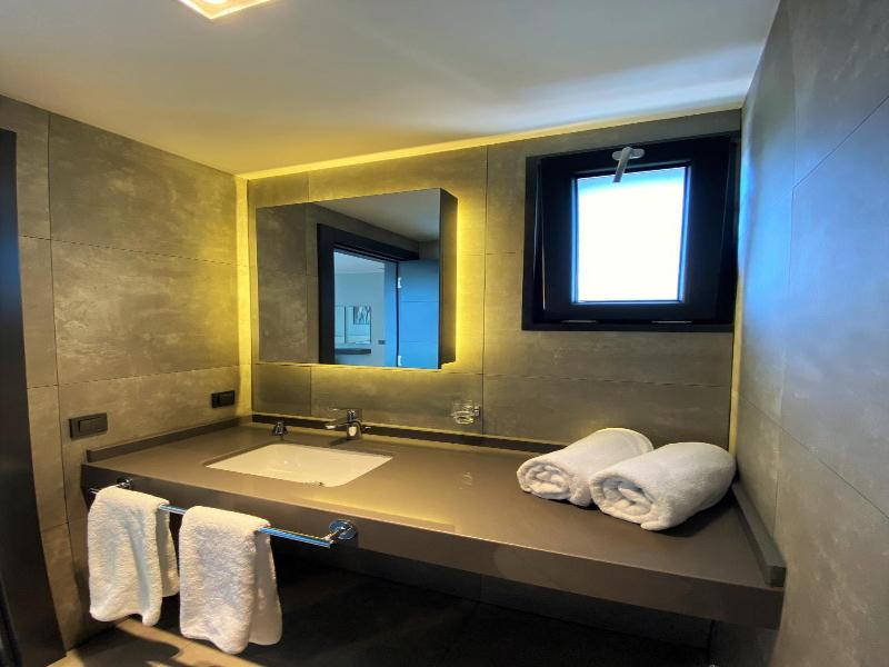 Z Suites image