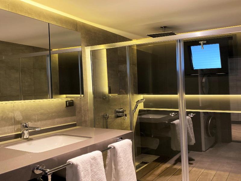 Z Suites image