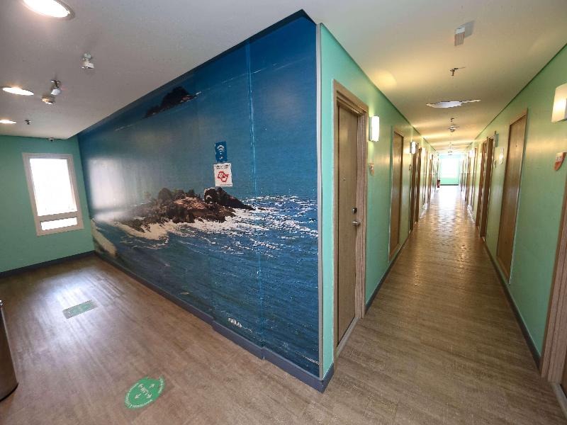 Delphin Surf Hotel image