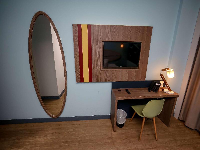 Delphin Surf Hotel image
