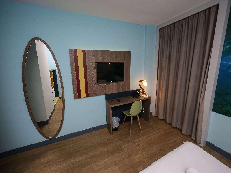 Delphin Surf Hotel image