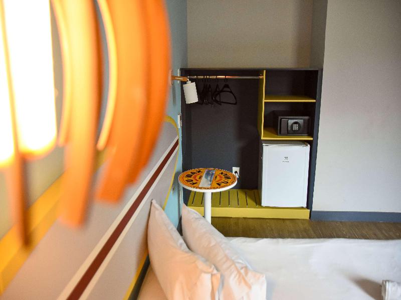 Delphin Surf Hotel image