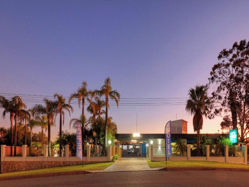 Comfort Inn Hilltop image