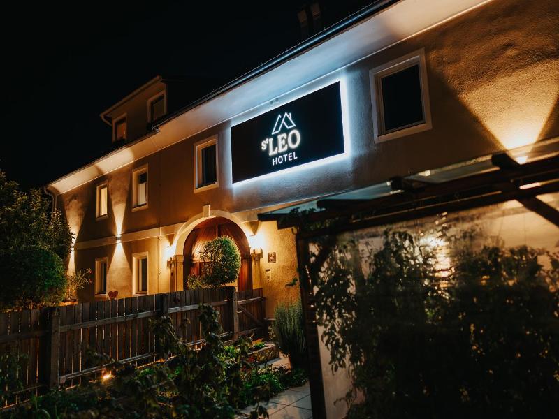 Hotel Leo image