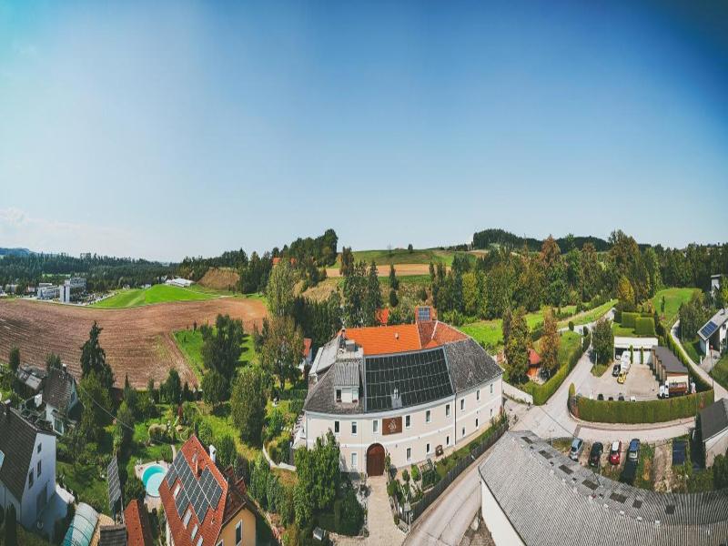 Hotel Leo image