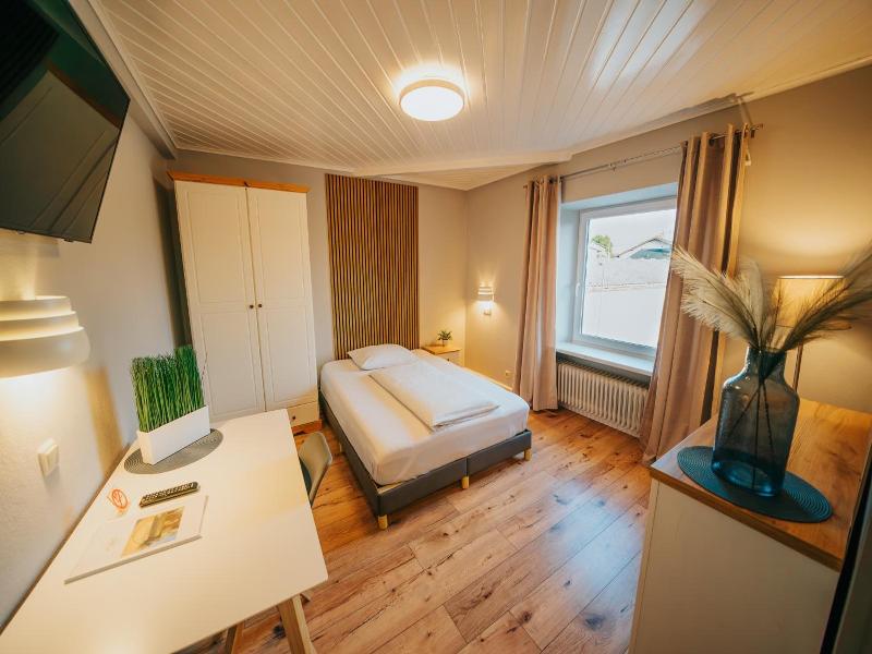 Hotel Leo image
