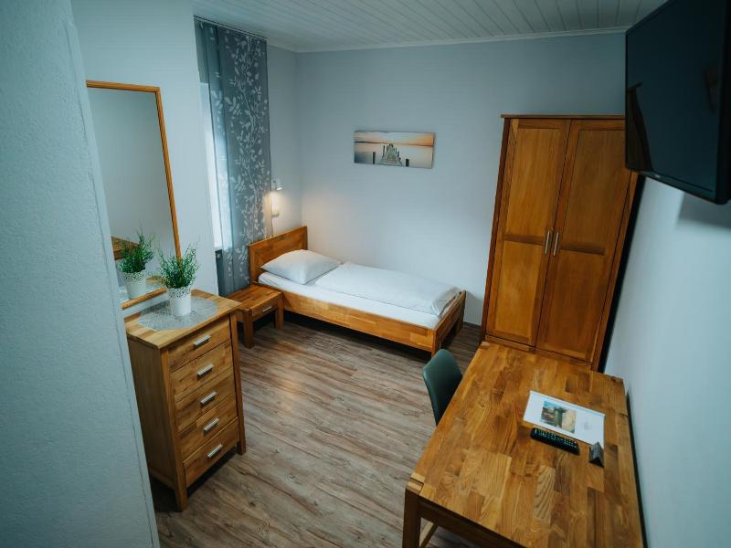 Hotel Leo image