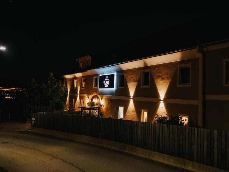 Hotel Leo image