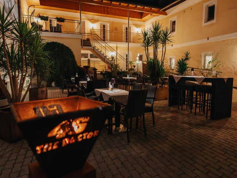 Hotel Leo image