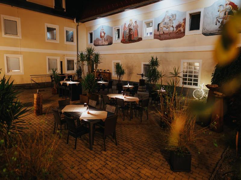 Hotel Leo image