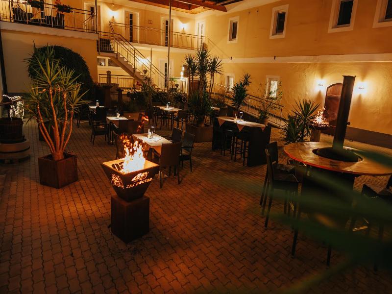 Hotel Leo image