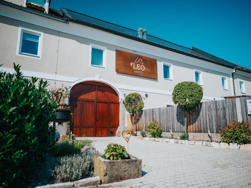 Hotel Leo image