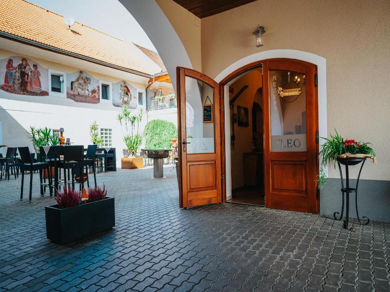 Hotel Leo image