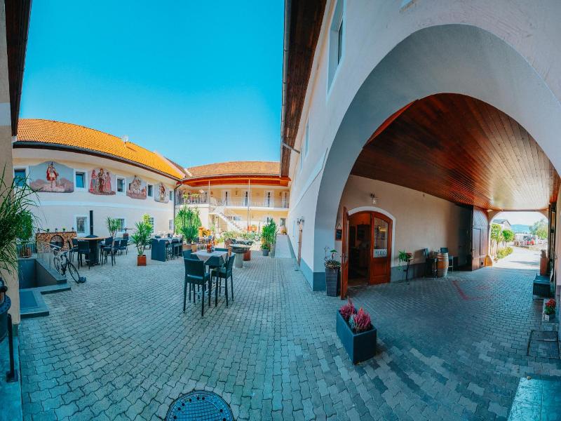 Hotel Leo image