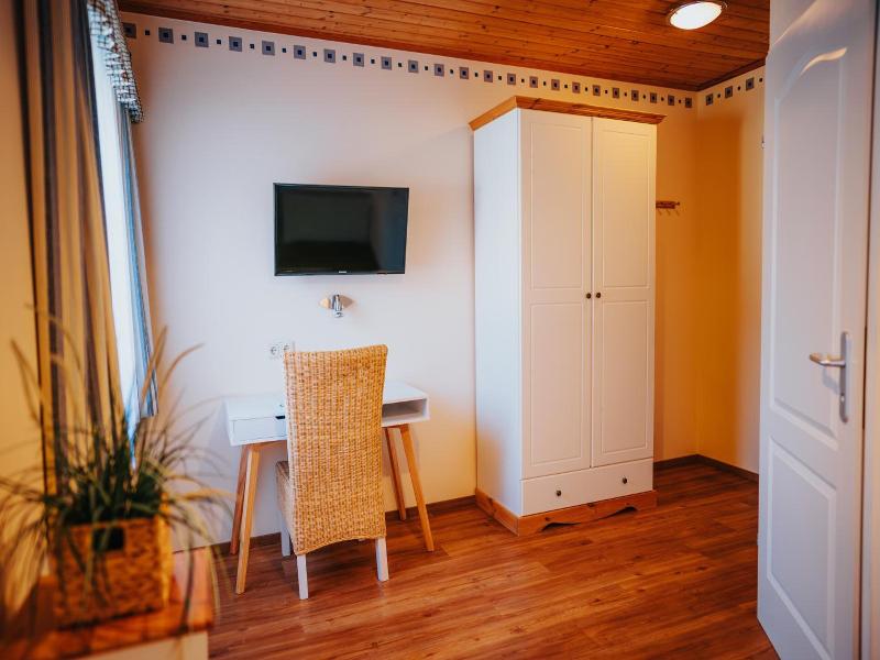 Hotel Leo image