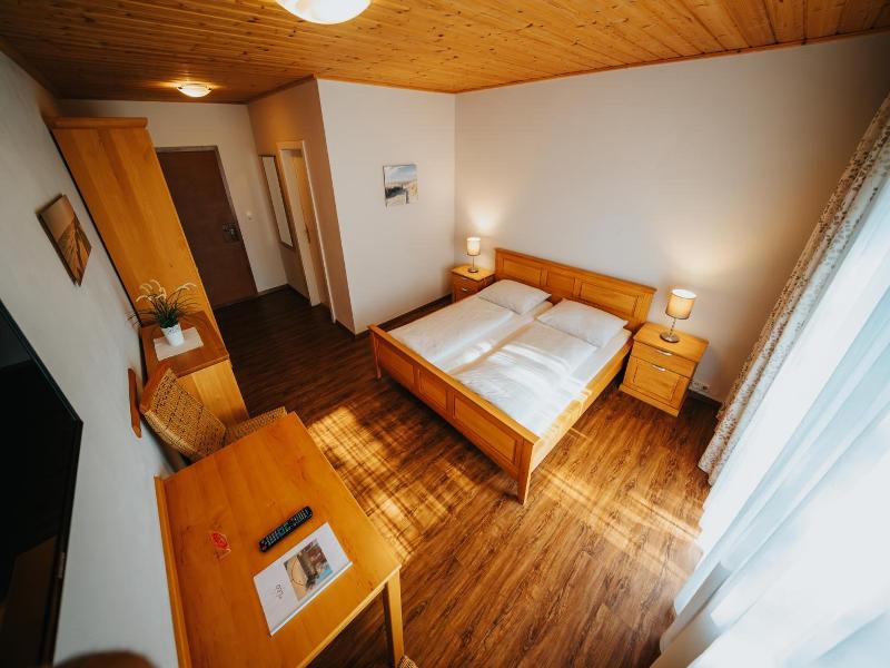 Hotel Leo image