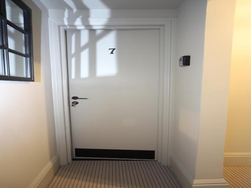 The Solo No 1 Bank Chambers image