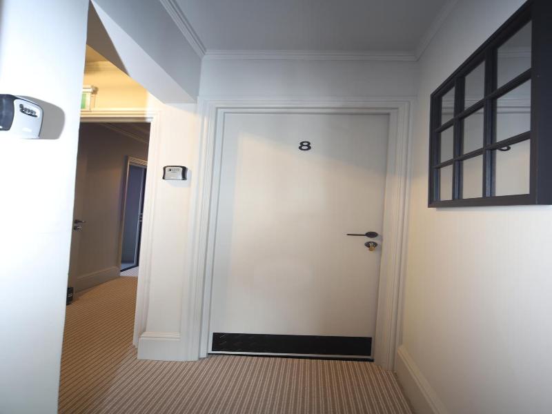 The Solo No 1 Bank Chambers image