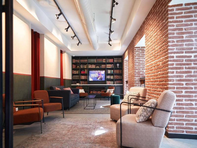 Latroupe Prado Hostel image