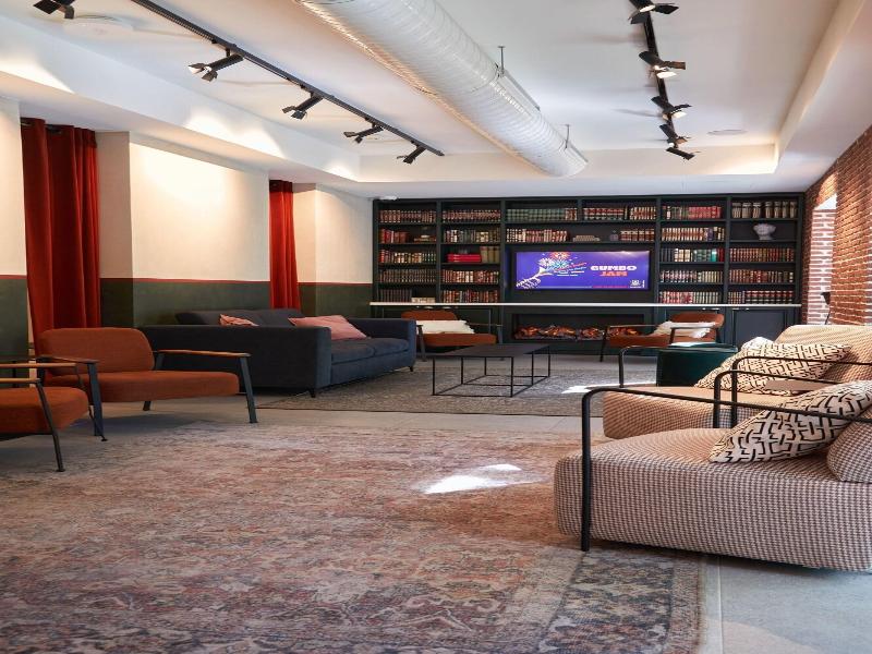 Latroupe Prado Hostel image