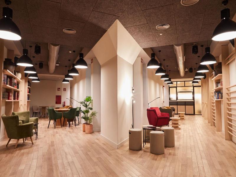 Latroupe Prado Hostel image