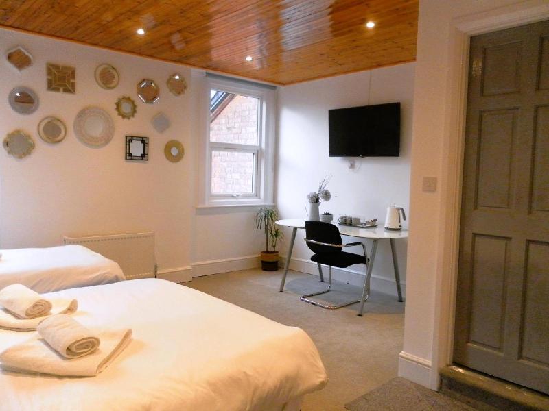 The Elmsleigh Suite At Claremont Hotel image