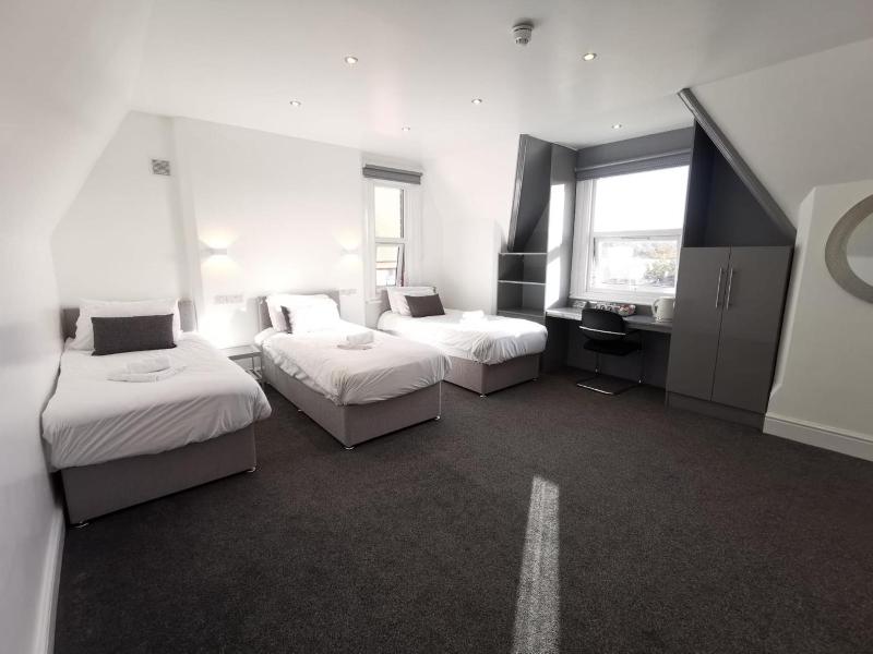 The Elmsleigh Suite At Claremont Hotel image