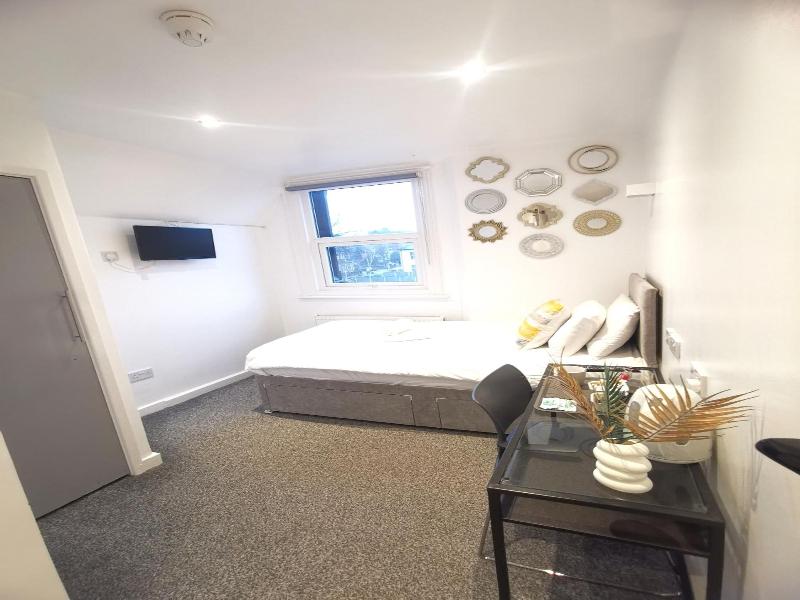 The Elmsleigh Suite At Claremont Hotel image