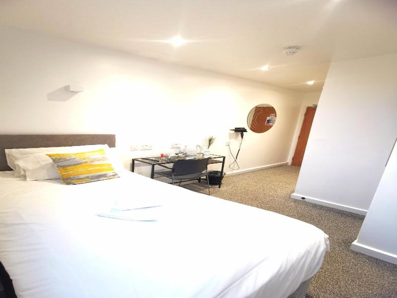 The Elmsleigh Suite At Claremont Hotel image