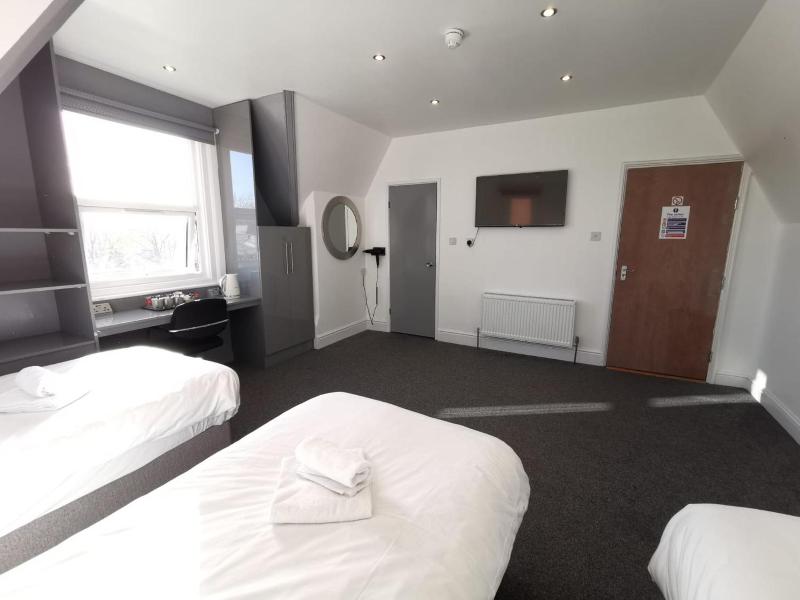 The Elmsleigh Suite At Claremont Hotel image