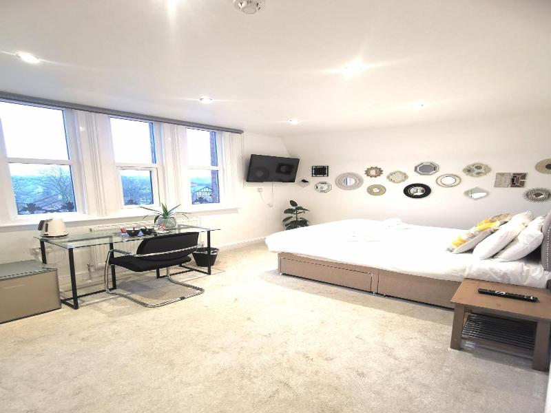 The Elmsleigh Suite At Claremont Hotel image