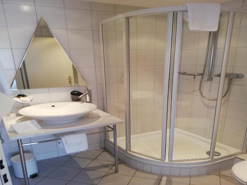 Hv Tel Bellevue image
