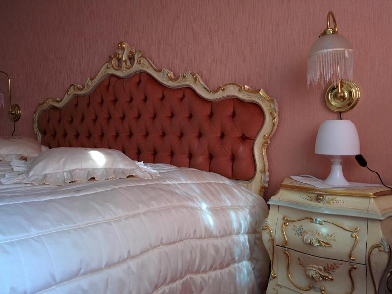 Hotel Croix D Or Et Poste Historisches Hotel image