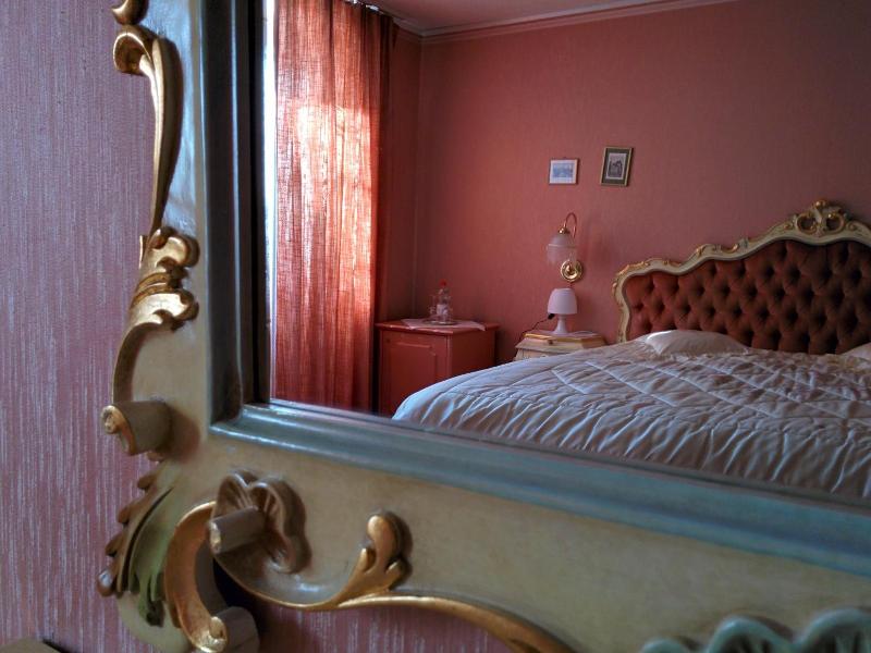 Hotel Croix D Or Et Poste Historisches Hotel image