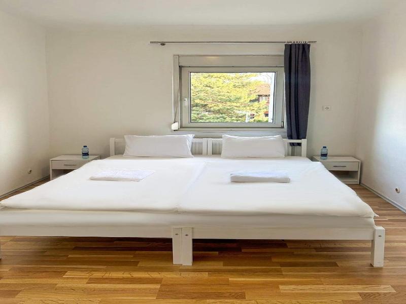 Adelin Vienna image