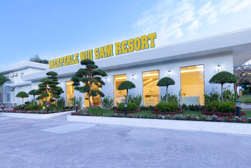 Merperle Núi Sam Resort