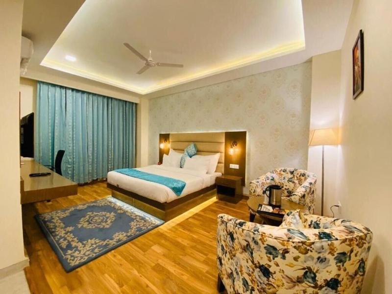 Royal Mansion image