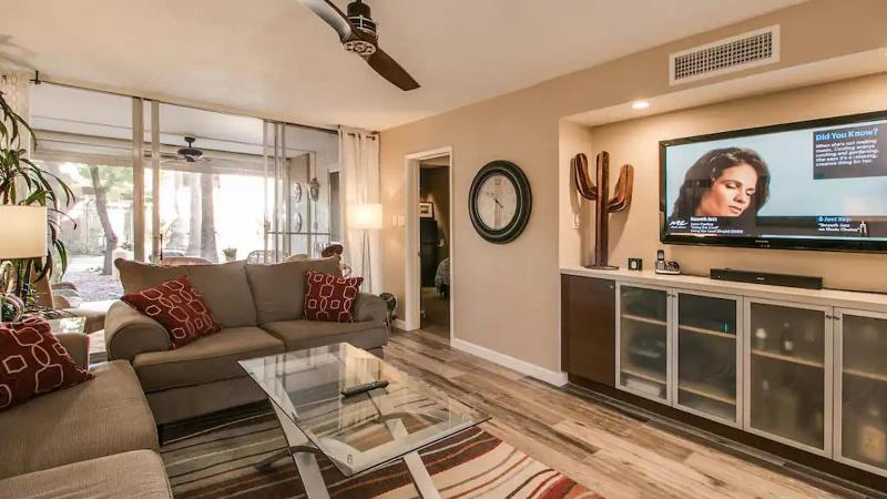 Cozy 2 Bdrm Condo In Heart Of Old Town Scottsdale image