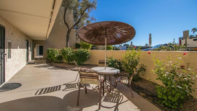Cozy 2 Bdrm Condo In Heart Of Old Town Scottsdale image
