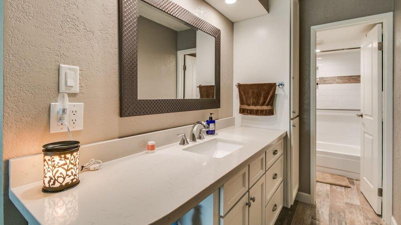 Cozy 2 Bdrm Condo In Heart Of Old Town Scottsdale image