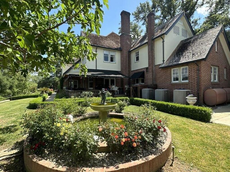 The Inn On Knowles Hill image
