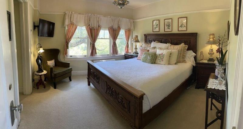 The Inn On Knowles Hill image