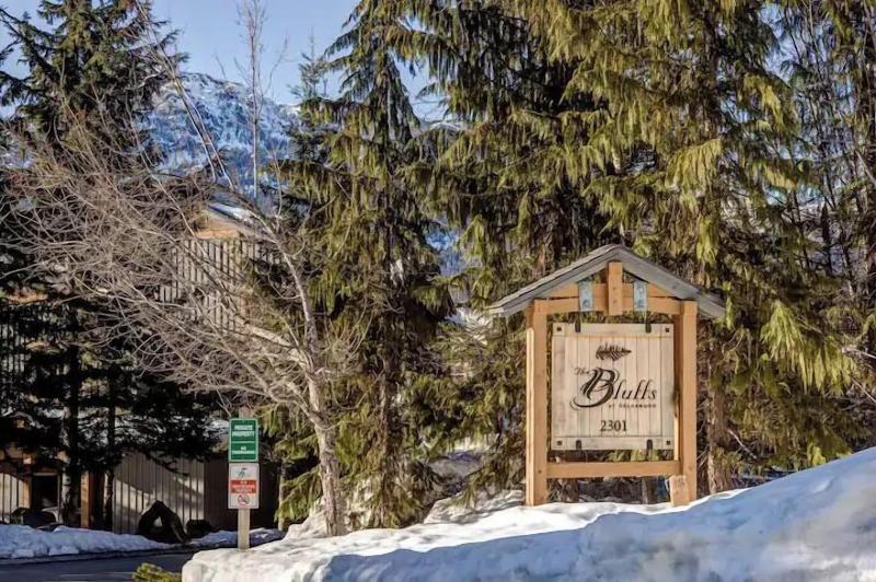 Creekside 2 Bedroom With Incredible Mountain Views