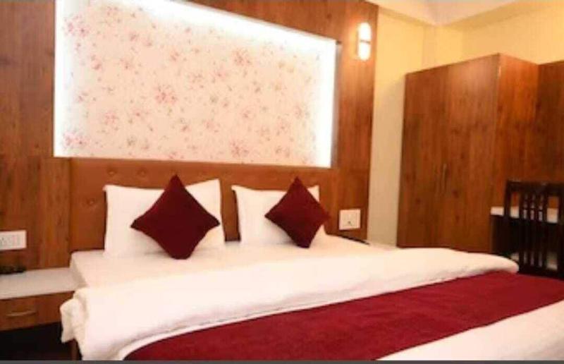 Hotel Daisy image