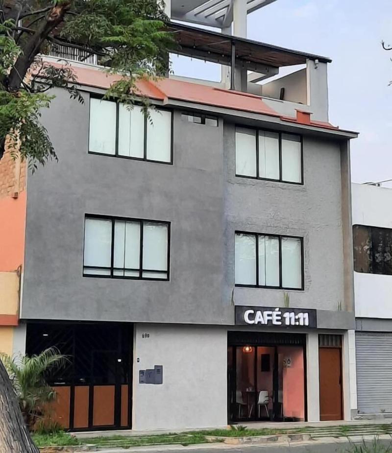 Av Carlos Valderrama 690