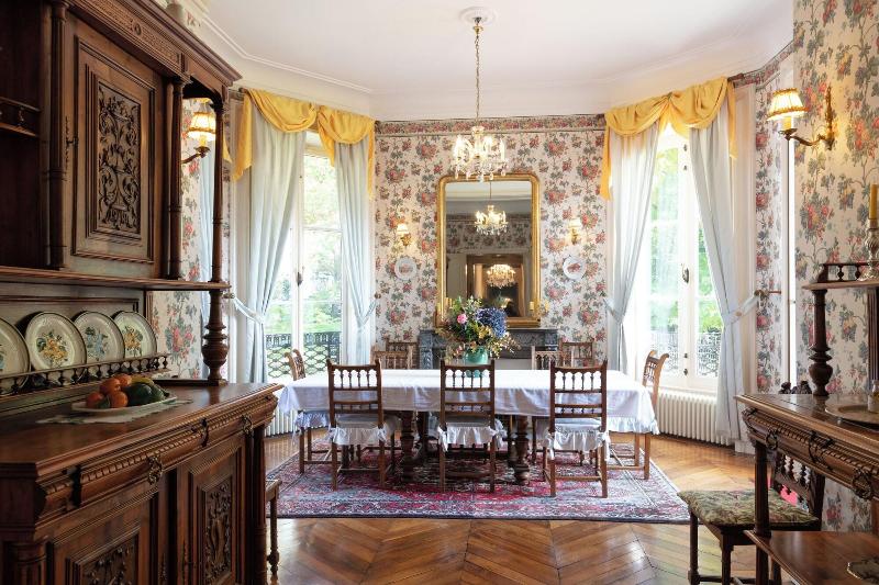 Cha Teau De Saint Germain image