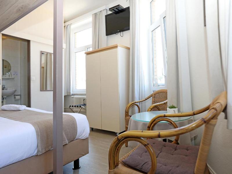 Hotel Cecil image