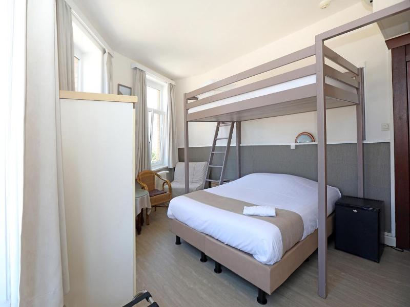 Hotel Cecil image