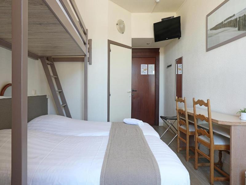 Hotel Cecil image